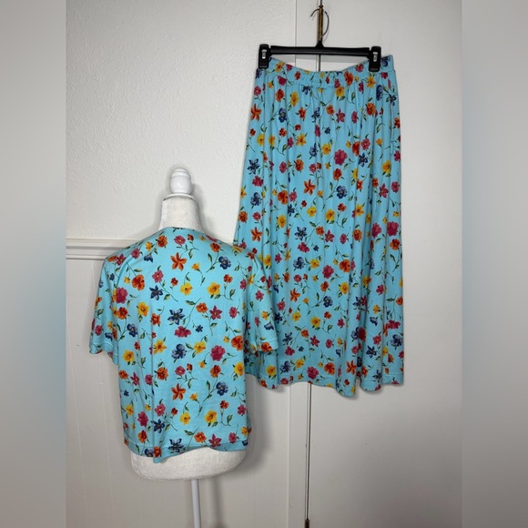 Talbots Floral Top with skirts Multicolor floral Blooms size M - Picture 3 of 9